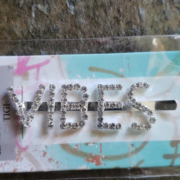 Bed Head Vibes Hair Clip - Picture 4 of 5